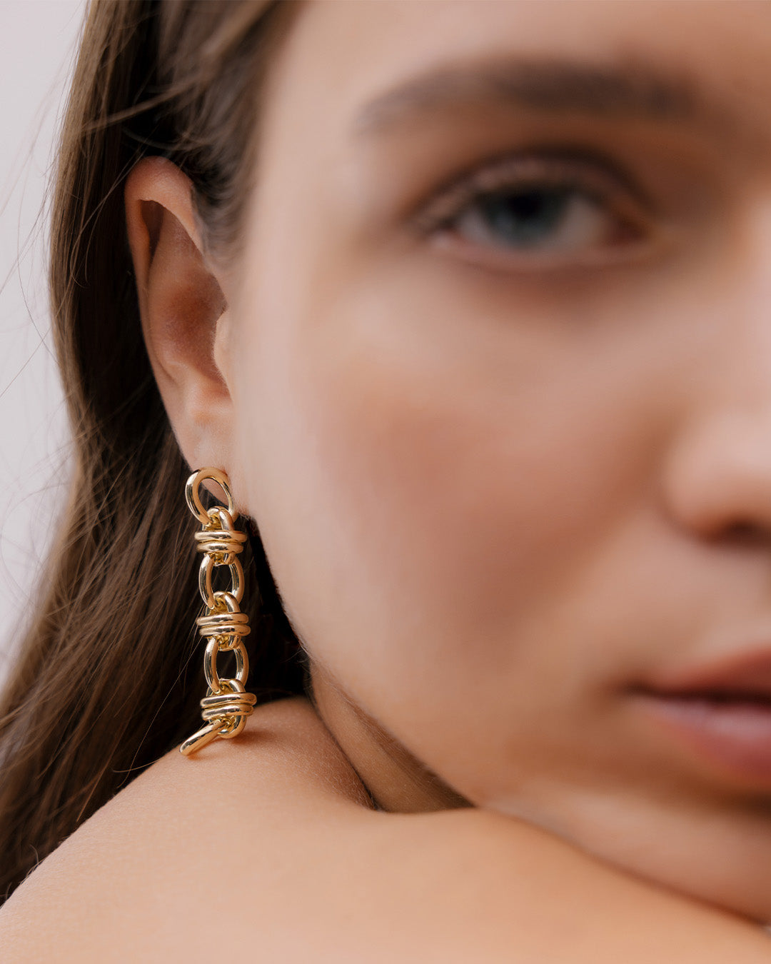 Aretes Eslabones Cruzados