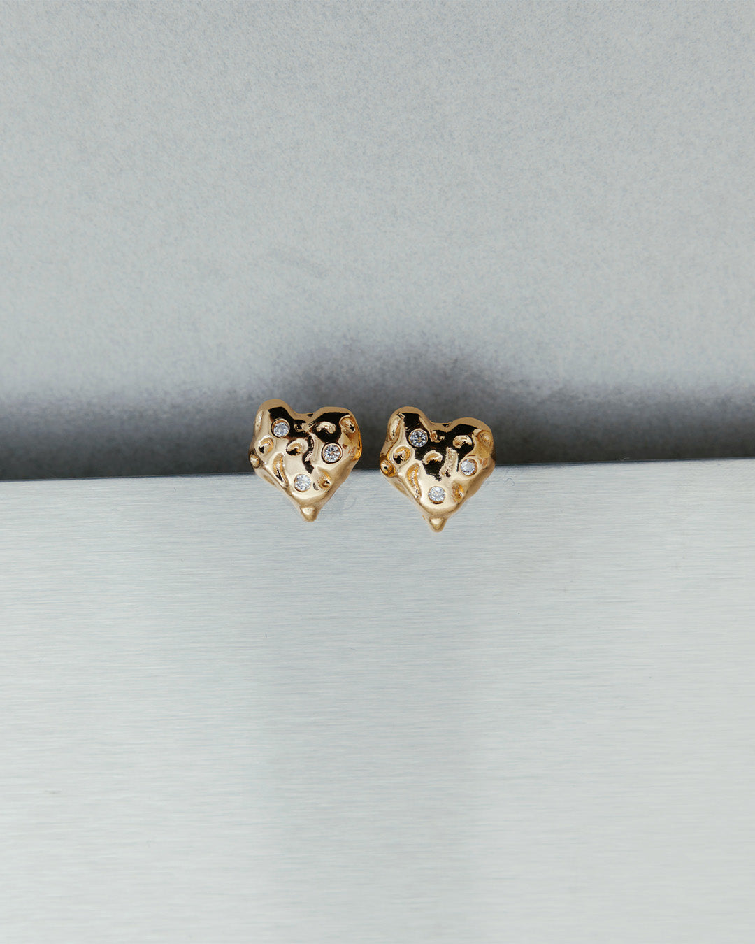 Aretes Corazón Cráter Oro