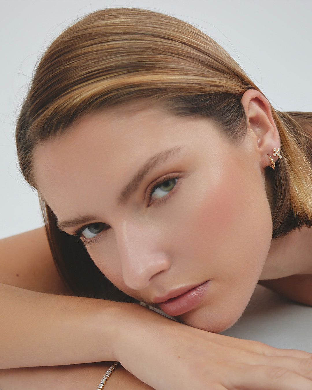 Set de Aretes Solitarios Cruz