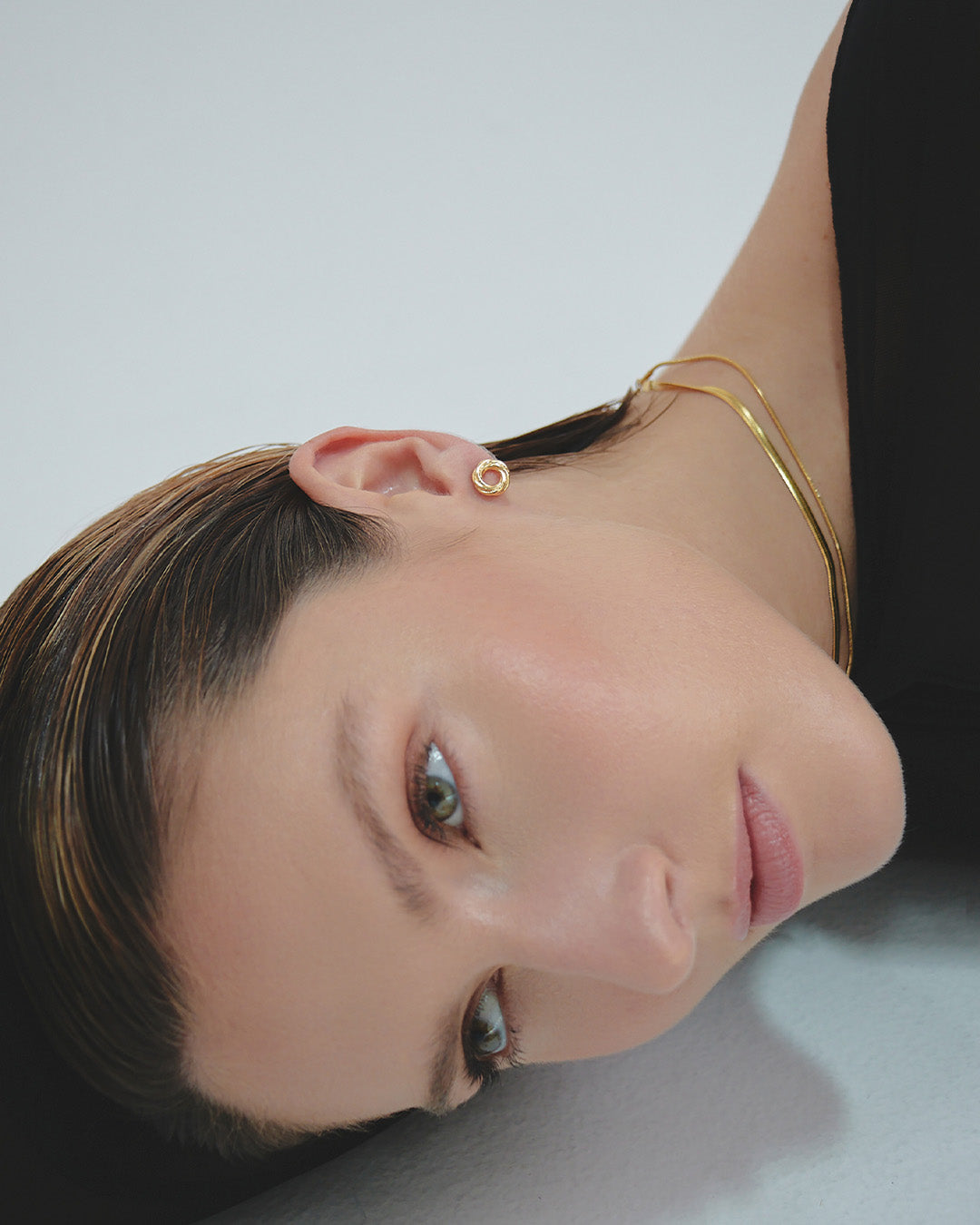 Aretes Circulo Contorno Oro